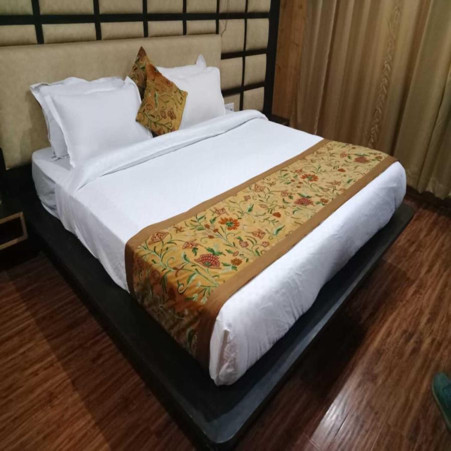 Hotel Sheen Srinagar  Ngoại thất bức ảnh